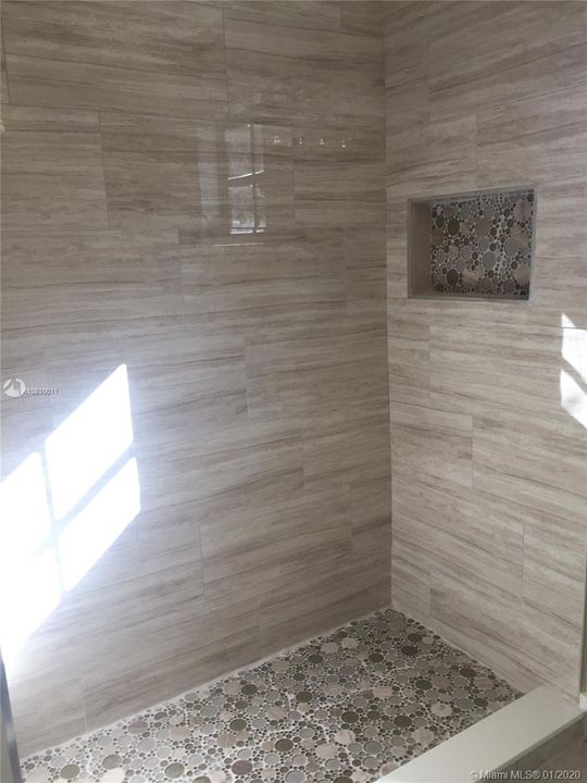 Vendido Recientemente: $299,900 (3 camas, 2 baños, 1334 Pies cuadrados)