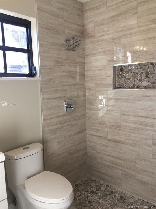 Vendido Recientemente: $299,900 (3 camas, 2 baños, 1334 Pies cuadrados)