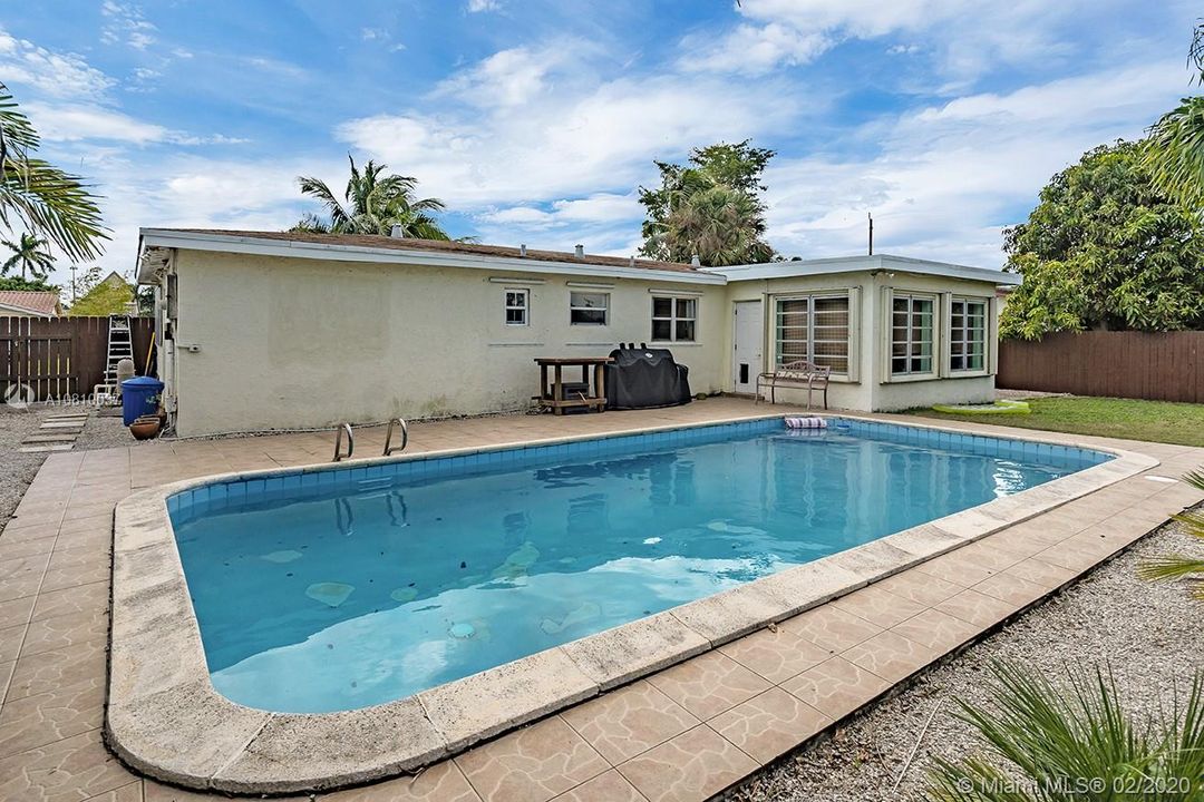 Недавно продано: $279,900 (2 спален, 2 ванн, 1292 Квадратных фут)
