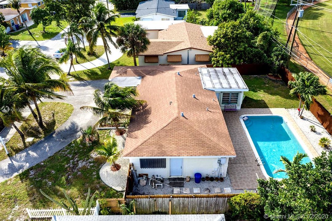 Недавно продано: $279,900 (2 спален, 2 ванн, 1292 Квадратных фут)