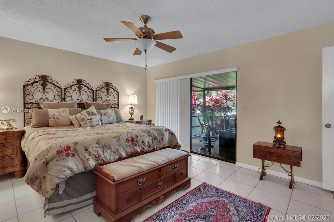 MASTER BEDROOM FEATURES ACCESS TO THE SCREENED PATIO