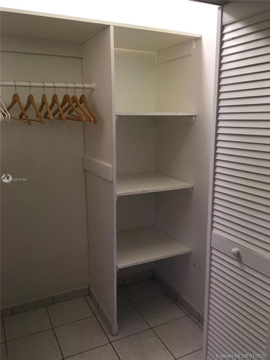 最近租的: $950 (1 贝兹, 1 浴室, 0 平方英尺)