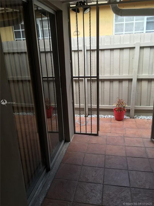 最近租的: $950 (1 贝兹, 1 浴室, 0 平方英尺)