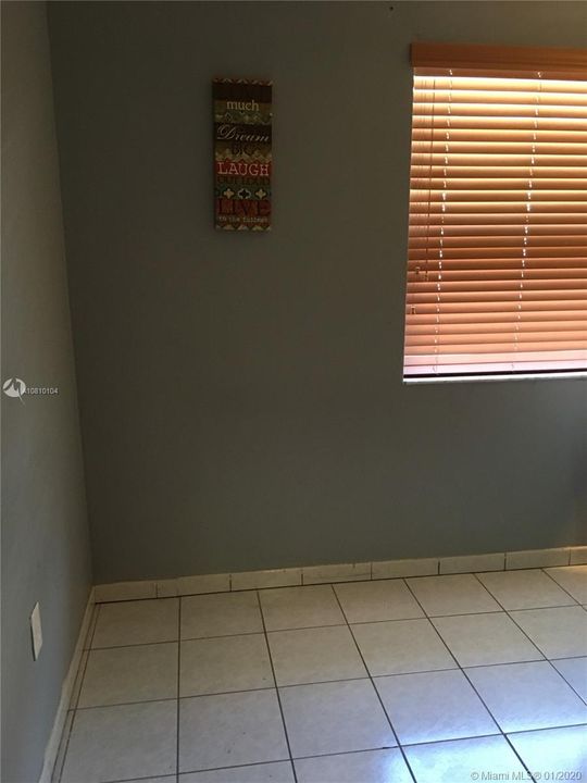 最近租的: $950 (1 贝兹, 1 浴室, 0 平方英尺)