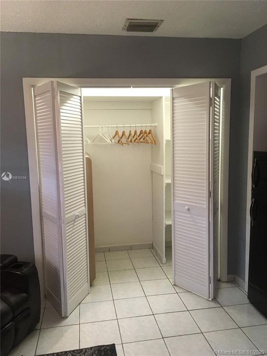 最近租的: $950 (1 贝兹, 1 浴室, 0 平方英尺)