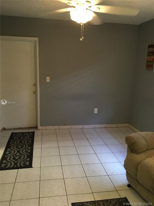 最近租的: $950 (1 贝兹, 1 浴室, 0 平方英尺)