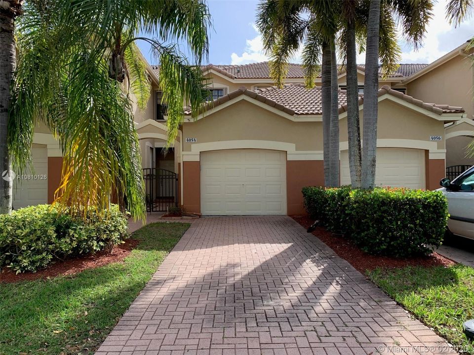 Recently Rented: $2,200 (2 beds, 2 baths, 1155 Square Feet)
