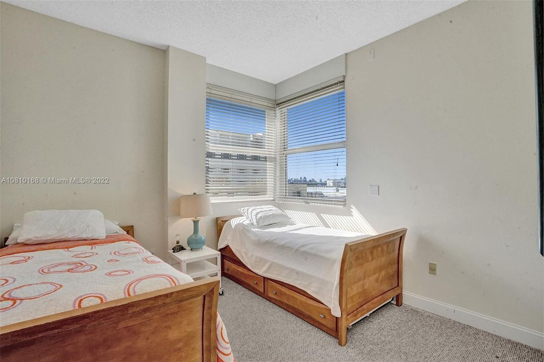 Recently Sold: $1,060,000 (2 beds, 2 baths, 1250 Square Feet)