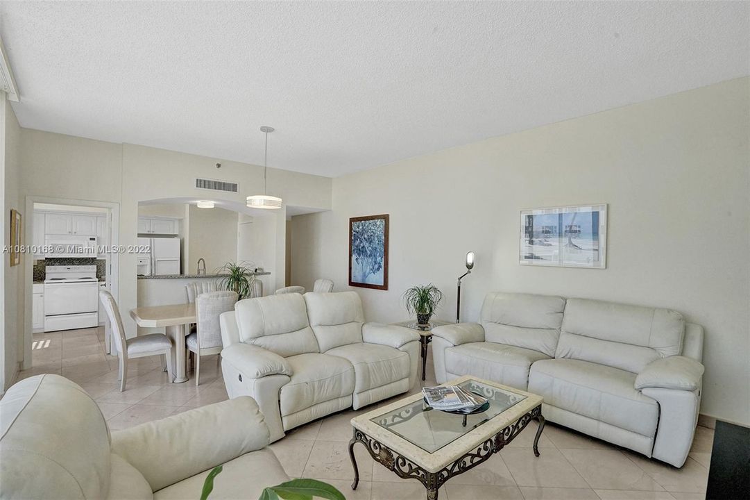 Recently Sold: $1,060,000 (2 beds, 2 baths, 1250 Square Feet)