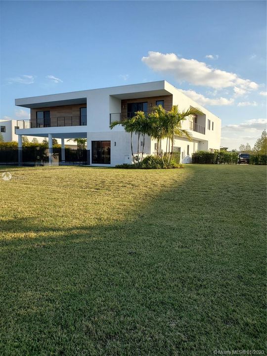 Recently Rented: $15,000 (6 beds, 6 baths, 5368 Square Feet)