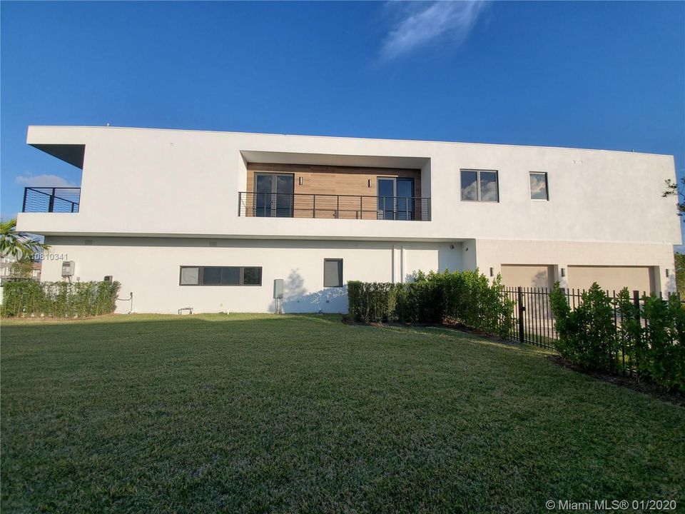 Recently Rented: $15,000 (6 beds, 6 baths, 5368 Square Feet)