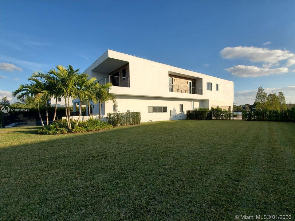 Recently Rented: $15,000 (6 beds, 6 baths, 5368 Square Feet)