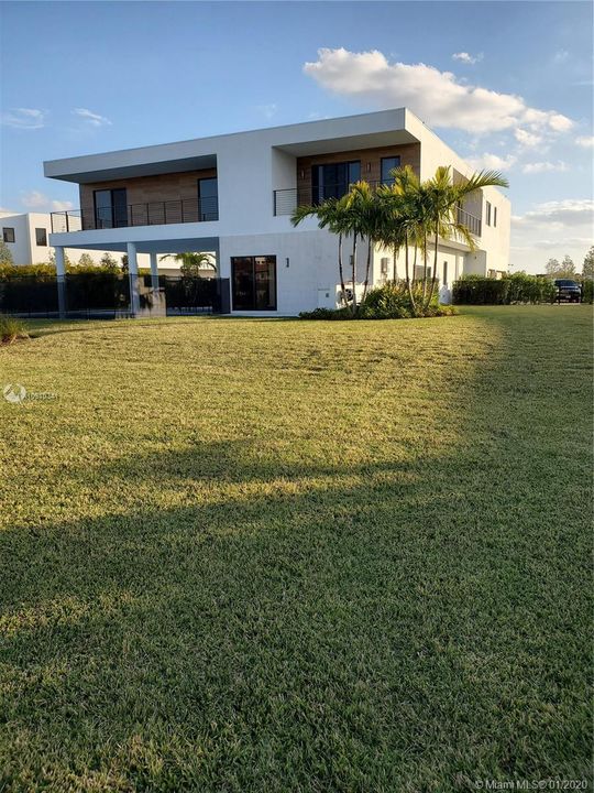 Recently Rented: $15,000 (6 beds, 6 baths, 5368 Square Feet)