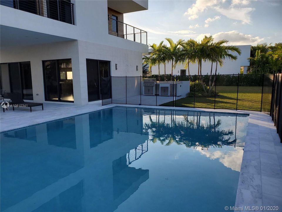 Recently Rented: $15,000 (6 beds, 6 baths, 5368 Square Feet)