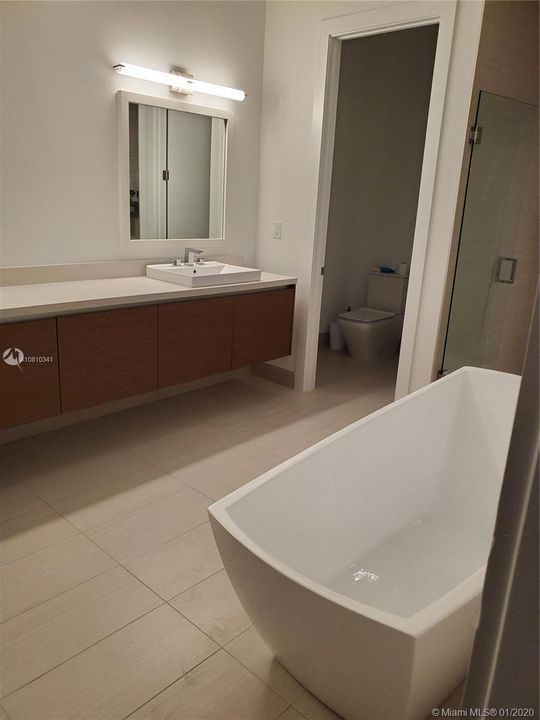 Recently Rented: $15,000 (6 beds, 6 baths, 5368 Square Feet)