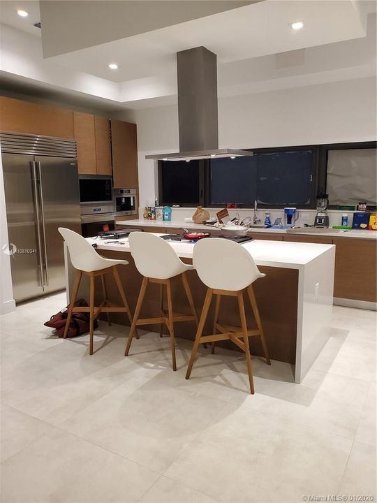 Recently Rented: $15,000 (6 beds, 6 baths, 5368 Square Feet)