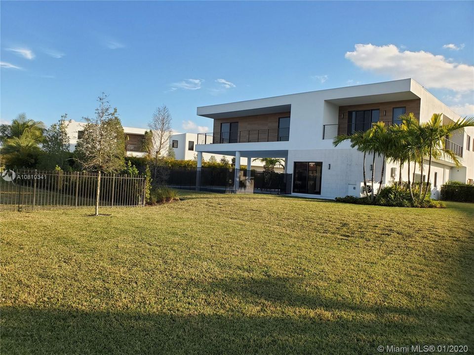 Recently Rented: $15,000 (6 beds, 6 baths, 5368 Square Feet)