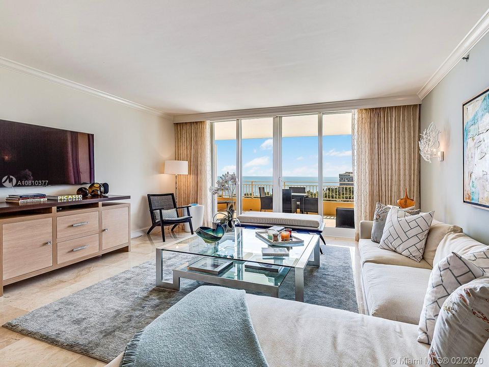 Recently Sold: $2,295,000 (3 beds, 3 baths, 2605 Square Feet)