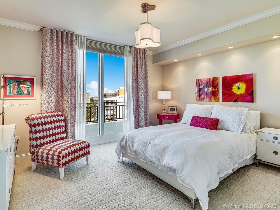 Recently Sold: $2,295,000 (3 beds, 3 baths, 2605 Square Feet)