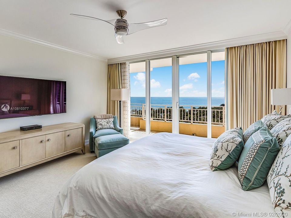 Recently Sold: $2,295,000 (3 beds, 3 baths, 2605 Square Feet)