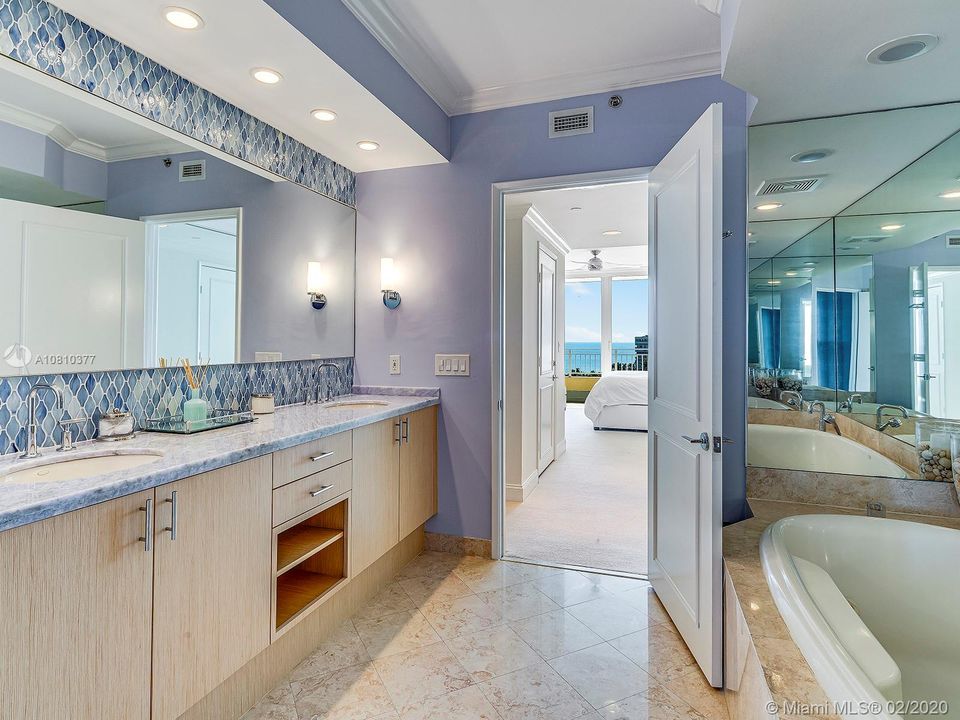 Recently Sold: $2,295,000 (3 beds, 3 baths, 2605 Square Feet)