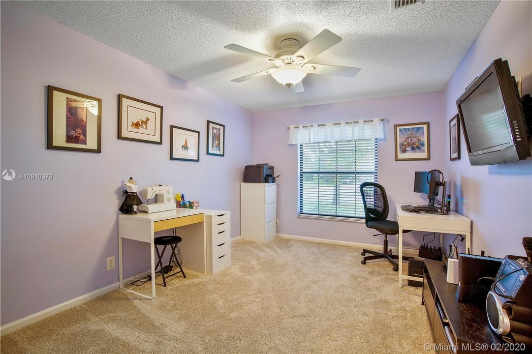 Recently Sold: $459,900 (4 beds, 2 baths, 2304 Square Feet)
