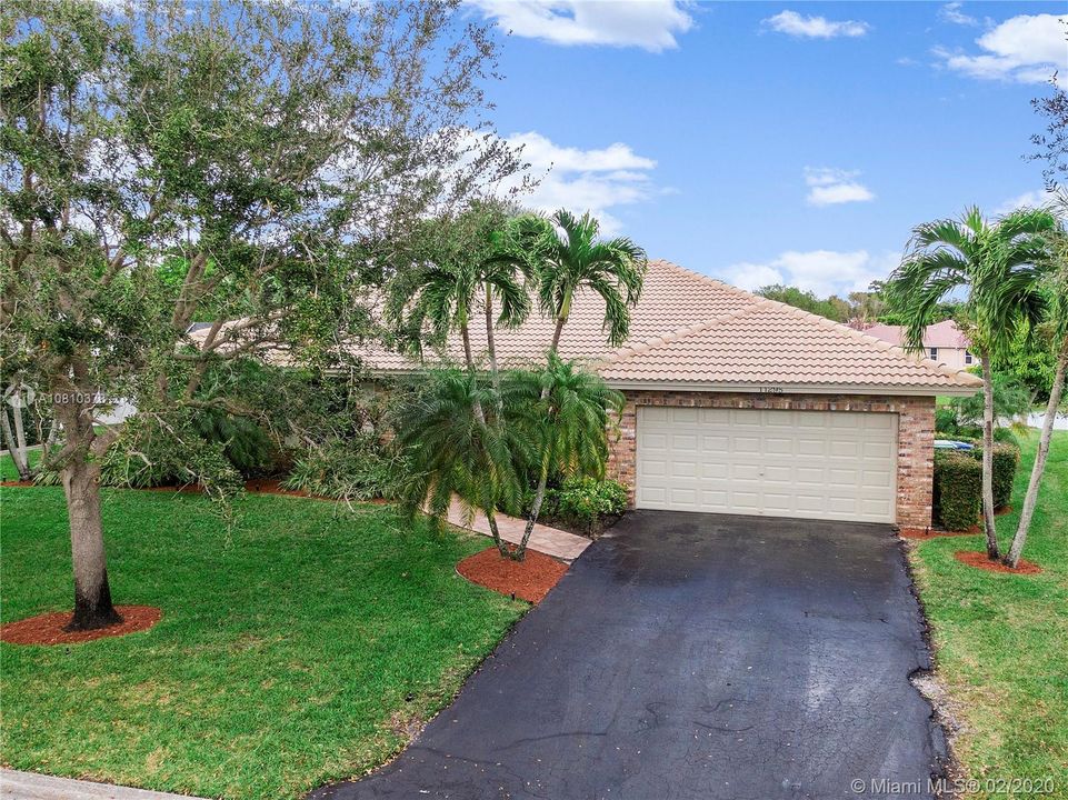 Recently Sold: $459,900 (4 beds, 2 baths, 2304 Square Feet)