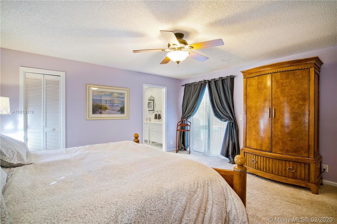 Recently Sold: $459,900 (4 beds, 2 baths, 2304 Square Feet)