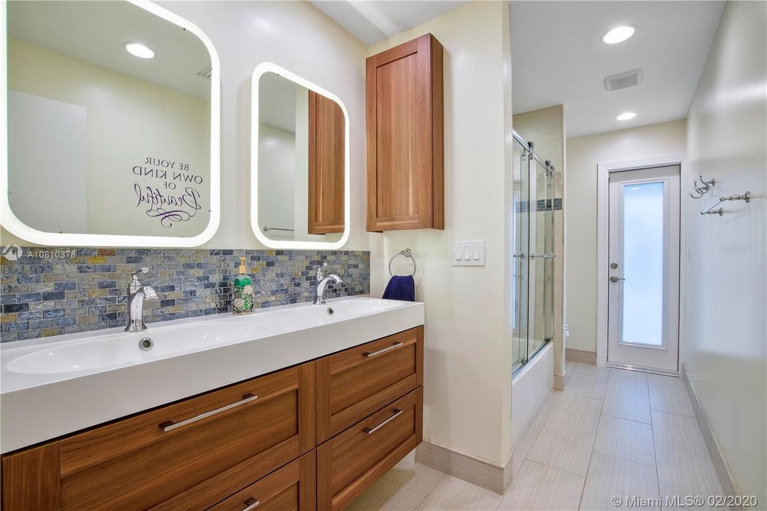 Recently Sold: $459,900 (4 beds, 2 baths, 2304 Square Feet)