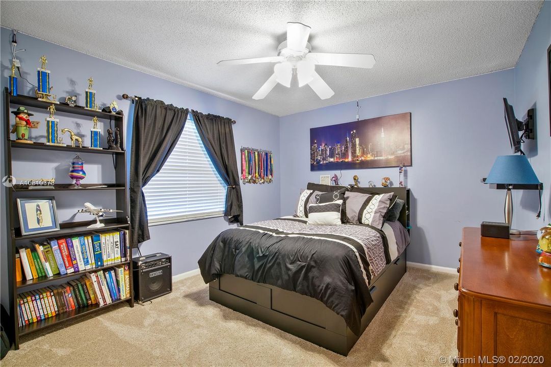 Recently Sold: $459,900 (4 beds, 2 baths, 2304 Square Feet)