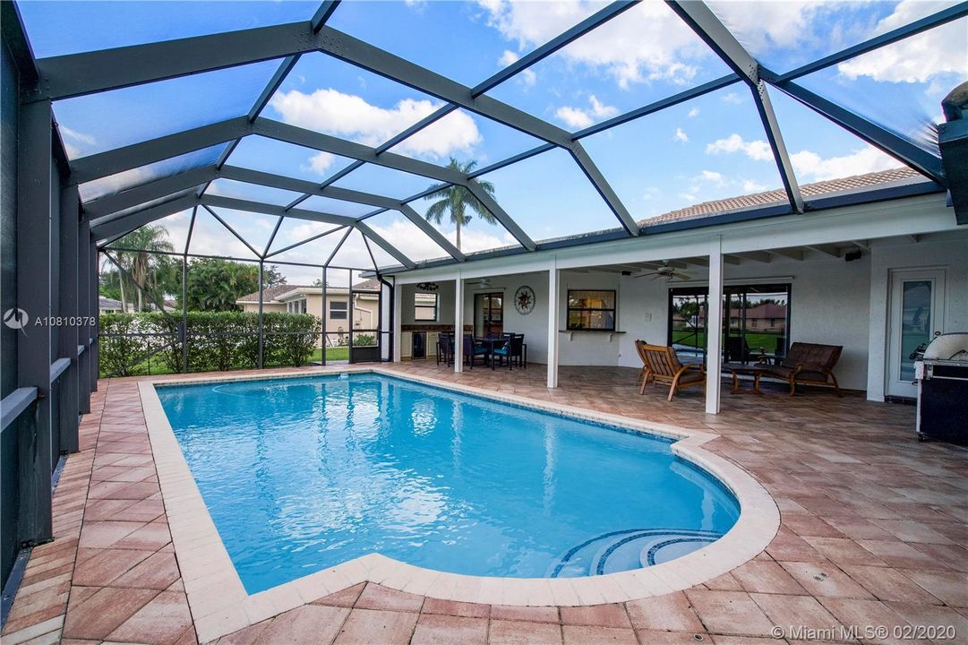 Recently Sold: $459,900 (4 beds, 2 baths, 2304 Square Feet)