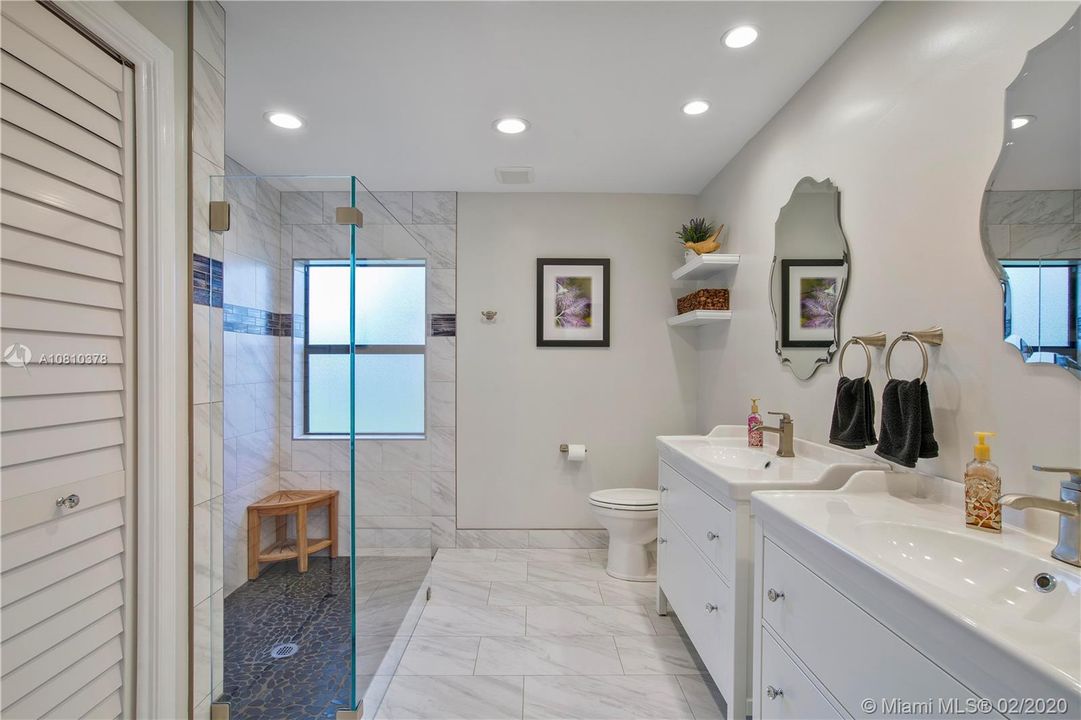 Recently Sold: $459,900 (4 beds, 2 baths, 2304 Square Feet)