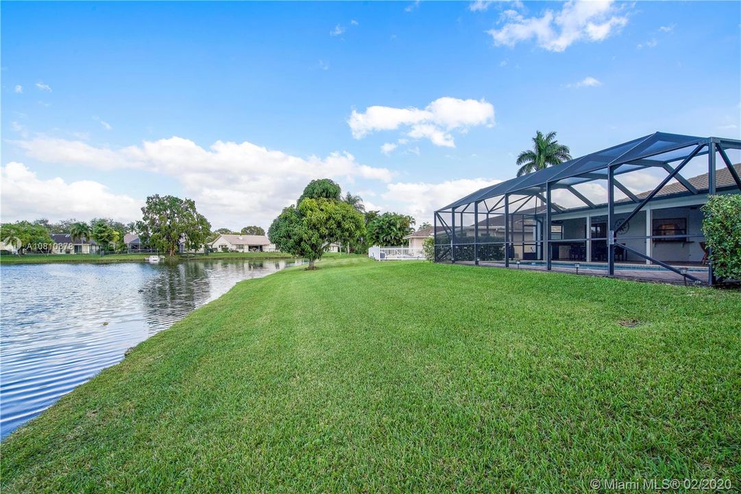 Recently Sold: $459,900 (4 beds, 2 baths, 2304 Square Feet)