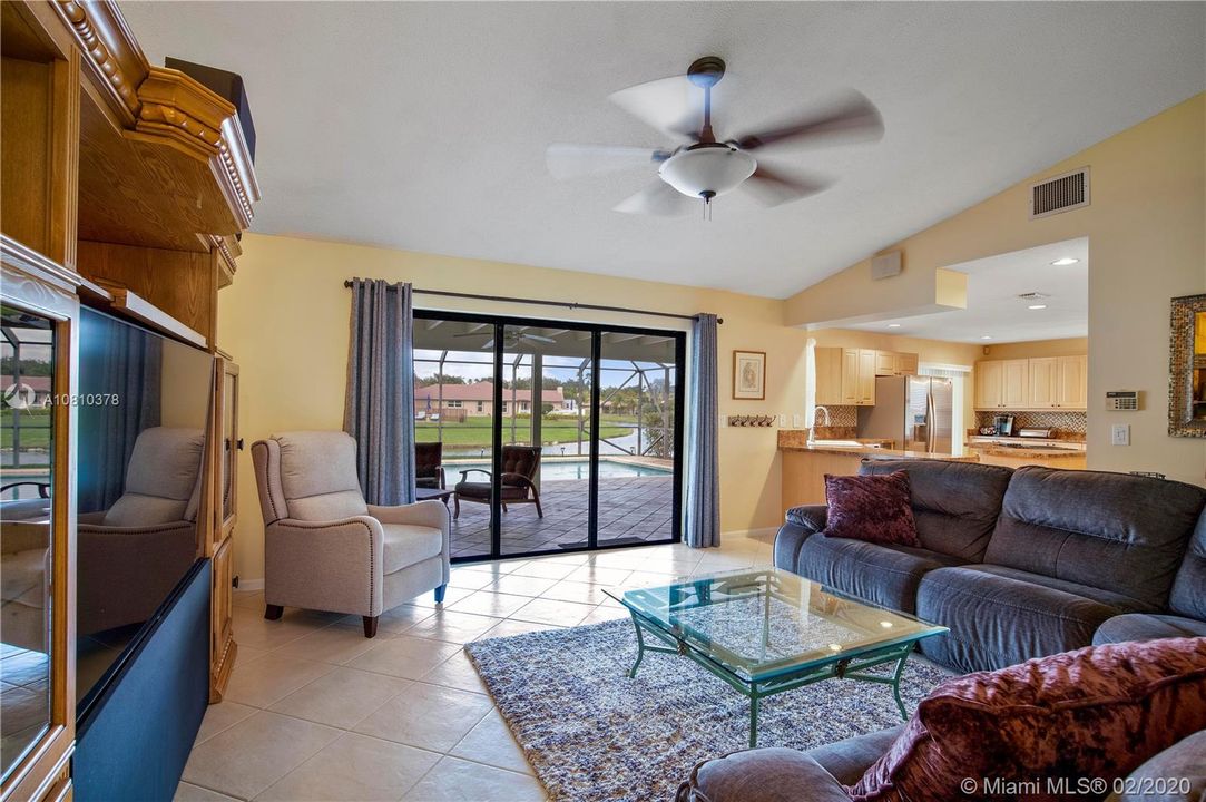 Recently Sold: $459,900 (4 beds, 2 baths, 2304 Square Feet)