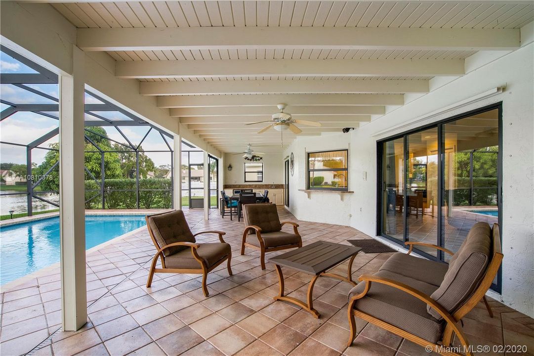 Recently Sold: $459,900 (4 beds, 2 baths, 2304 Square Feet)