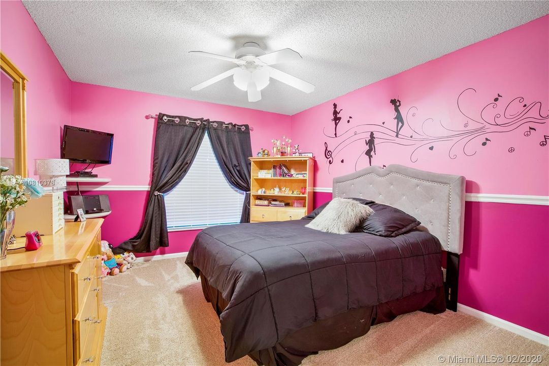 Recently Sold: $459,900 (4 beds, 2 baths, 2304 Square Feet)