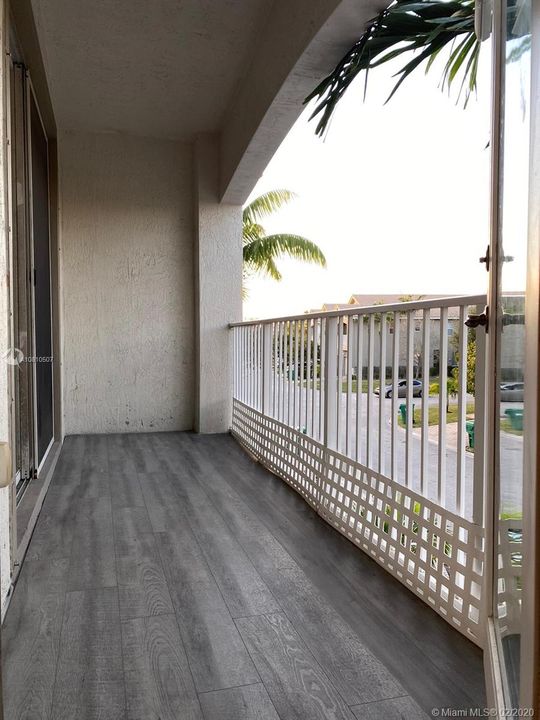 Vendido Recientemente: $154,700 (2 camas, 2 baños, 1022 Pies cuadrados)