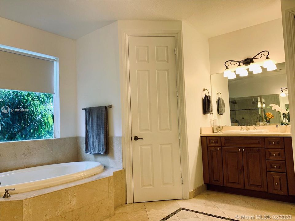 Recently Rented: $5,500 (6 beds, 3 baths, 3318 Square Feet)