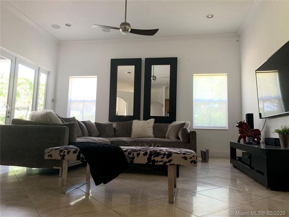 Recently Rented: $5,500 (6 beds, 3 baths, 3318 Square Feet)