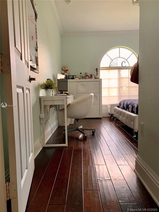 Recently Rented: $5,500 (6 beds, 3 baths, 3318 Square Feet)