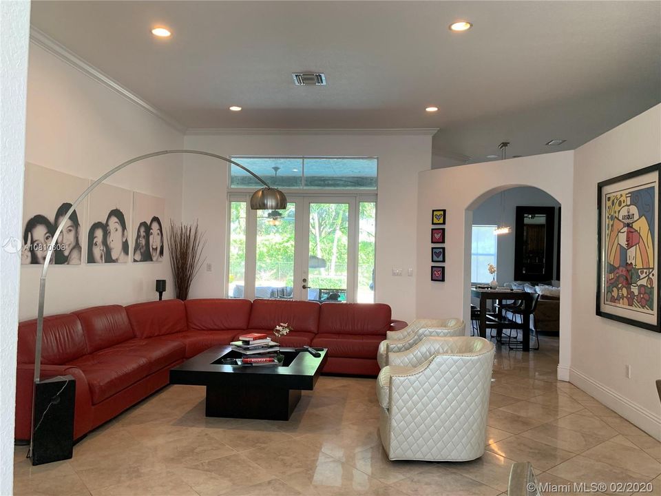 Recently Rented: $5,500 (6 beds, 3 baths, 3318 Square Feet)