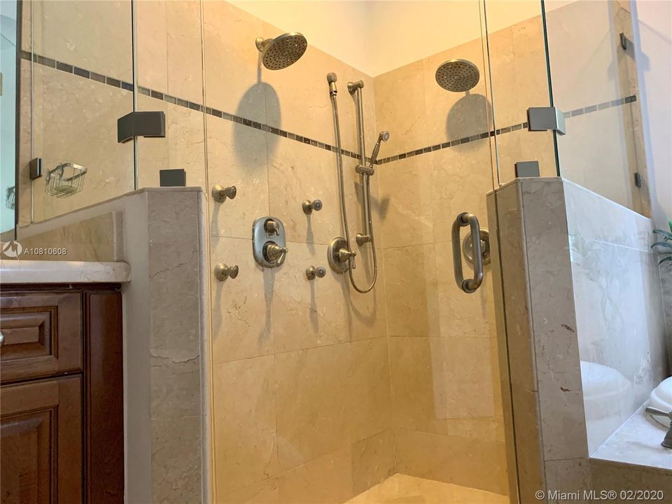 Recently Rented: $5,500 (6 beds, 3 baths, 3318 Square Feet)