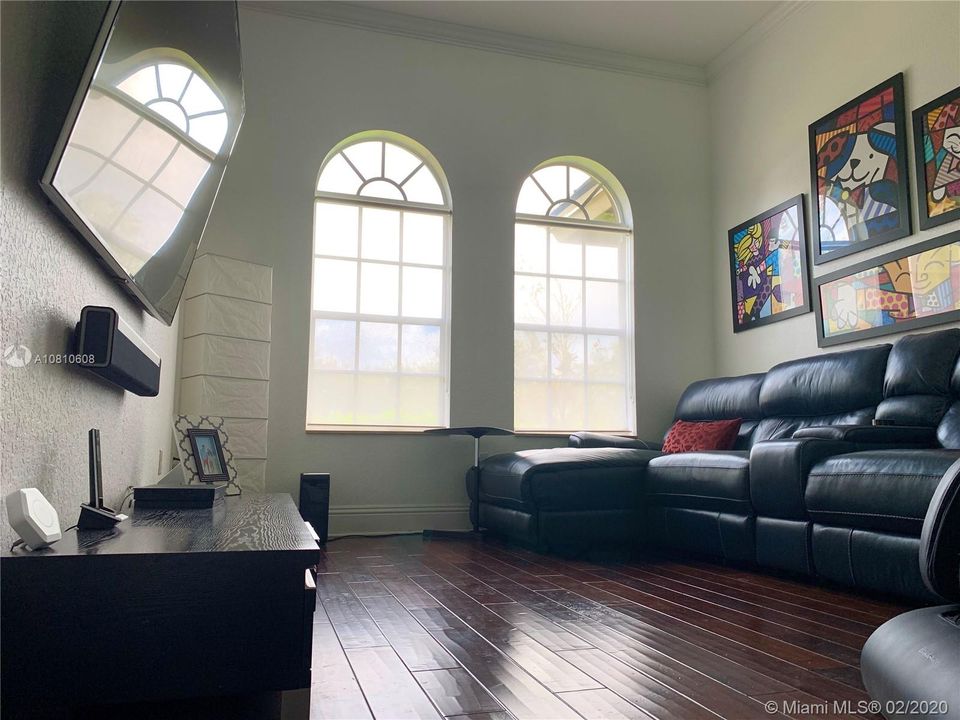Recently Rented: $5,500 (6 beds, 3 baths, 3318 Square Feet)