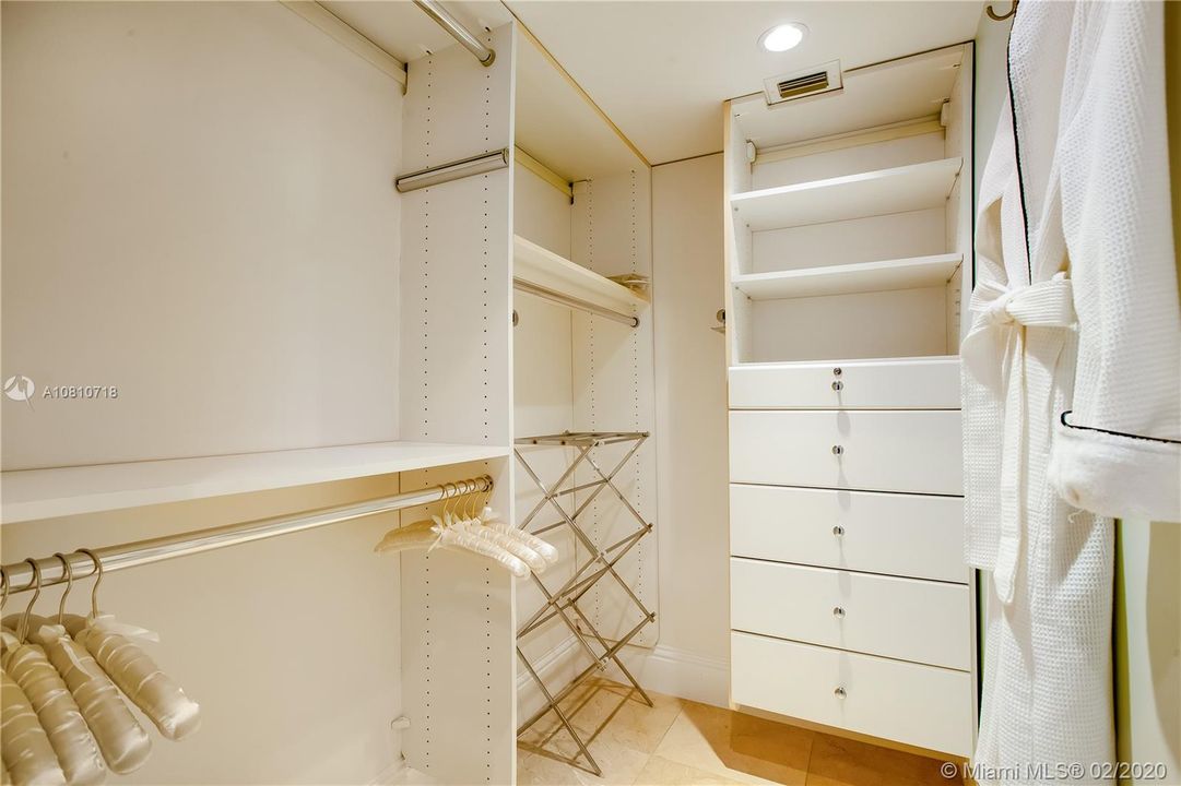 Недавно продано: $450,000 (1 спален, 2 ванн, 1075 Квадратных фут)