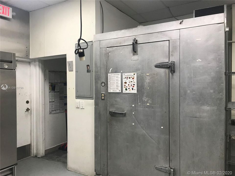 最近租的: $5,300 (0 贝兹, 0 浴室, 861 平方英尺)