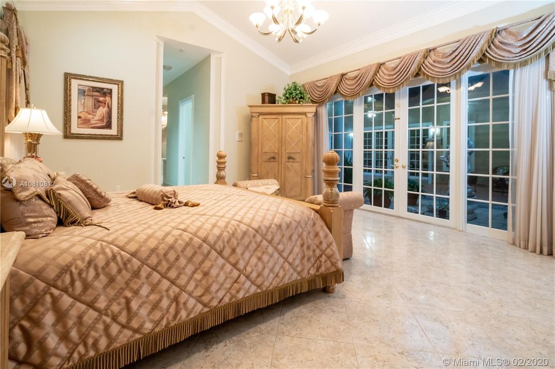 Vendido Recientemente: $1,300,000 (5 camas, 5 baños, 6570 Pies cuadrados)