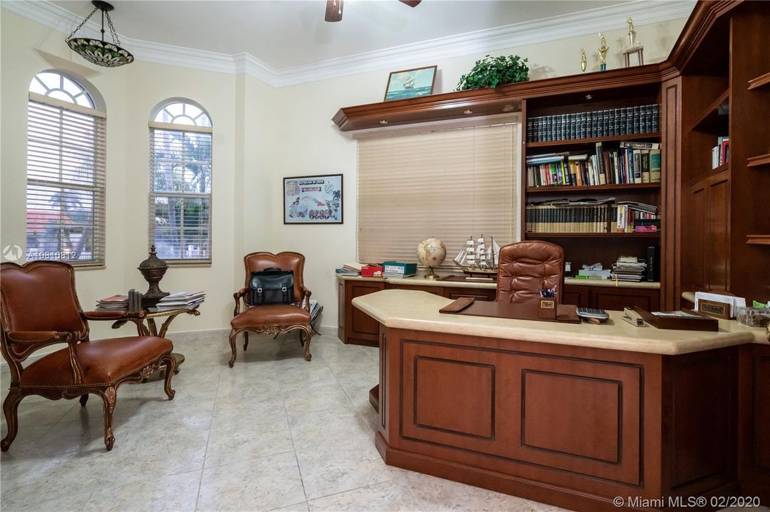 Vendido Recientemente: $1,300,000 (5 camas, 5 baños, 6570 Pies cuadrados)