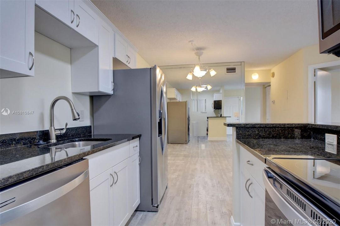 Kitchen & dining area