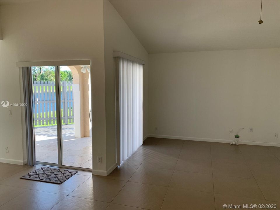 Vendido Recientemente: $299,990 (3 camas, 2 baños, 1151 Pies cuadrados)