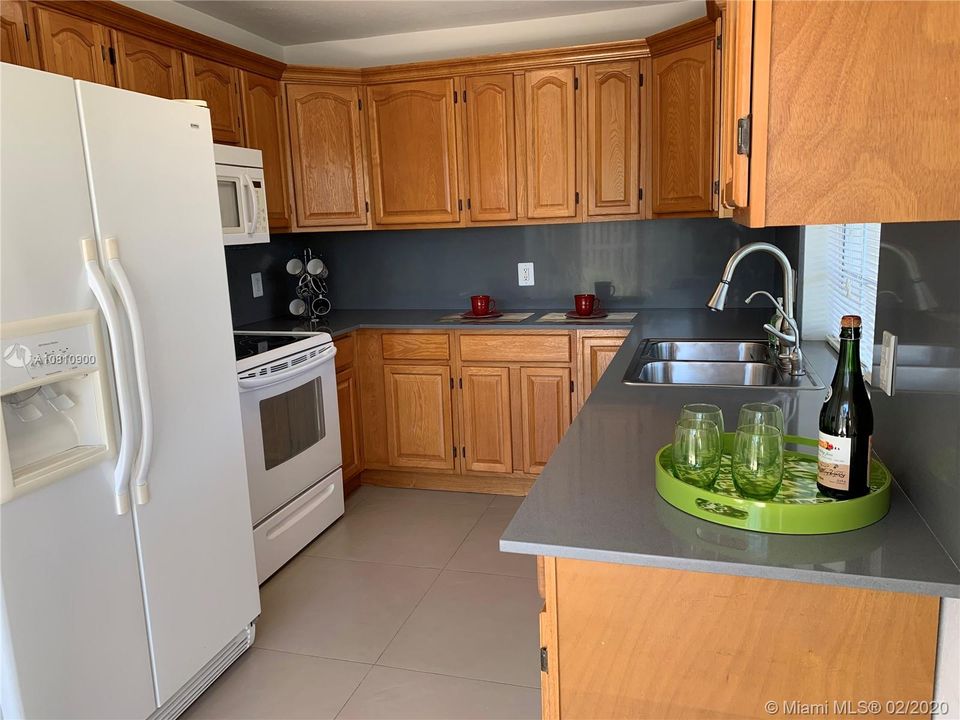 Vendido Recientemente: $299,990 (3 camas, 2 baños, 1151 Pies cuadrados)